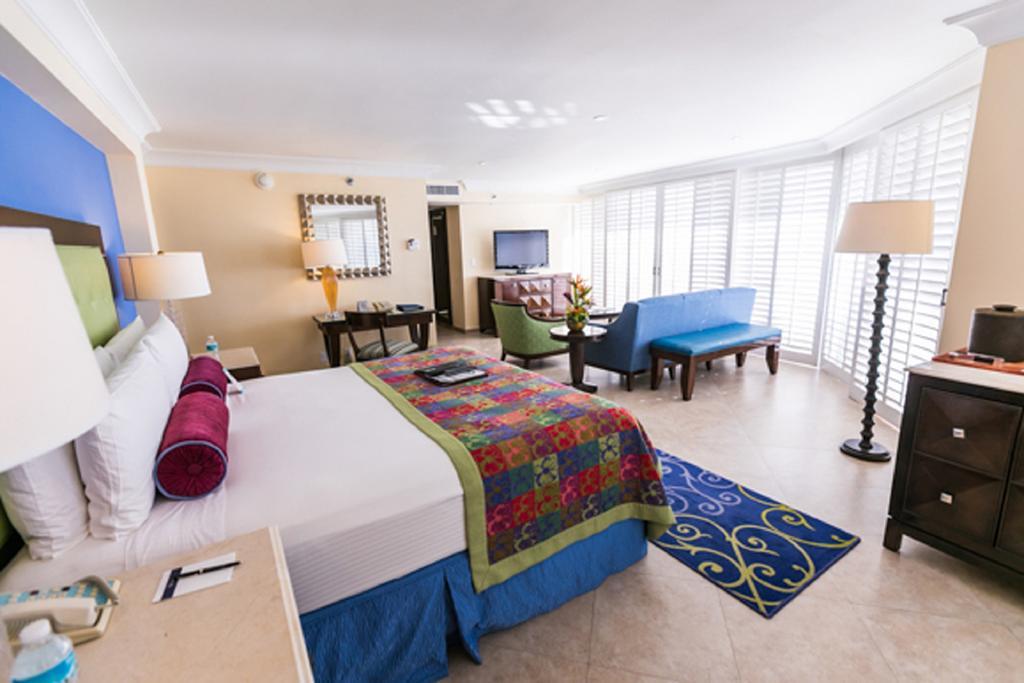 Princess Mundo Imperial Riviera Diamante Акапулко Екстериор снимка A suite at the Hilton San Salvador